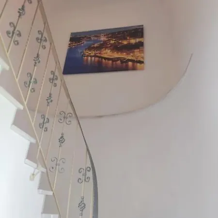 Central Location 3 Bedroom فيلة